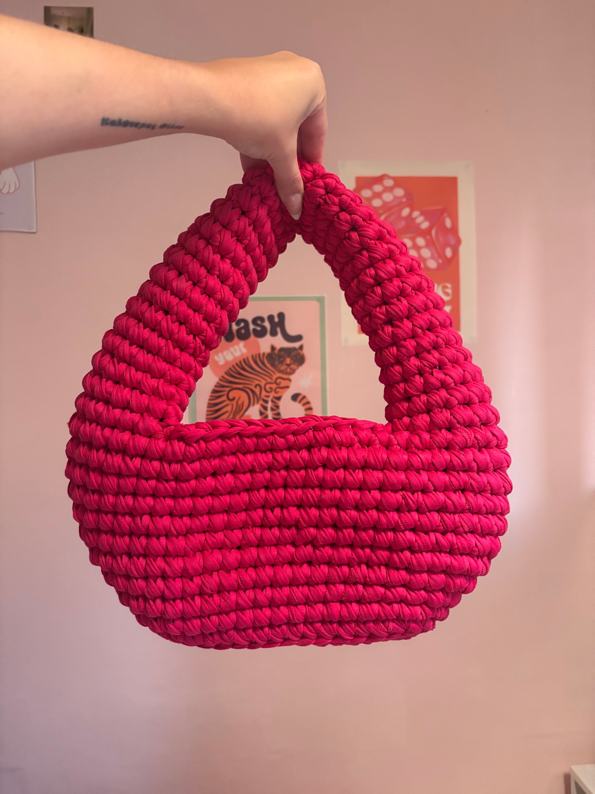 The Oval Bag - Hot Pink